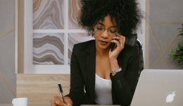 Signs Your Business Needs A Telephone Answering Service | Venture Offices